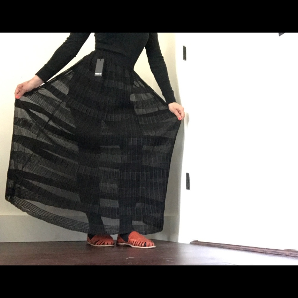 Forever 21 NWT Black Sheer/Square Print Maxi Skirt - Picture 8 of 11